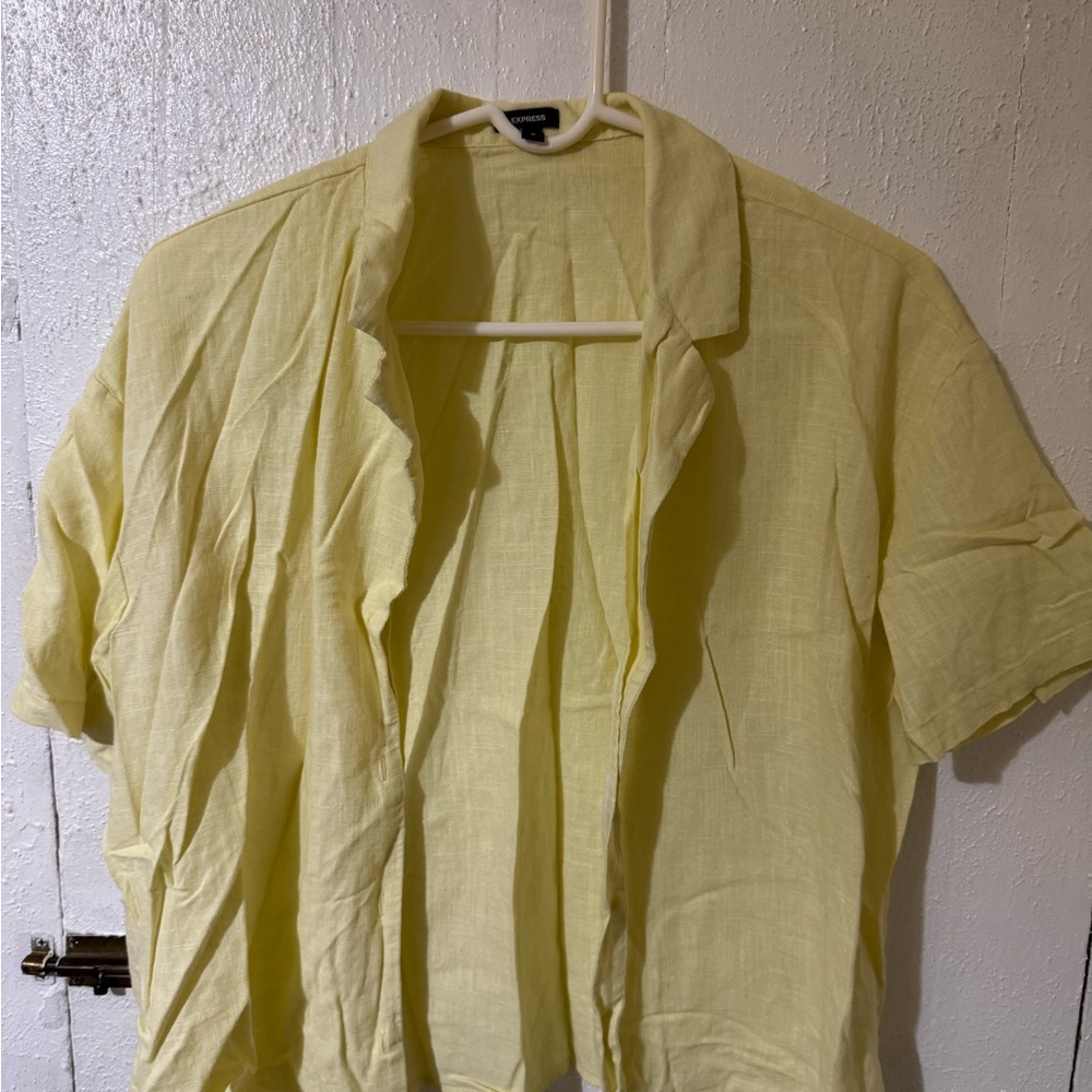 Express women’s Yellow Short Sleeve shirt